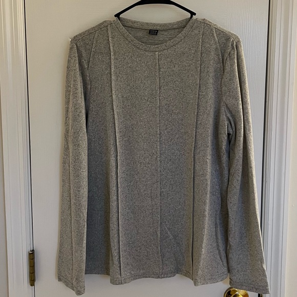 Gray top - Picture 2 of 2